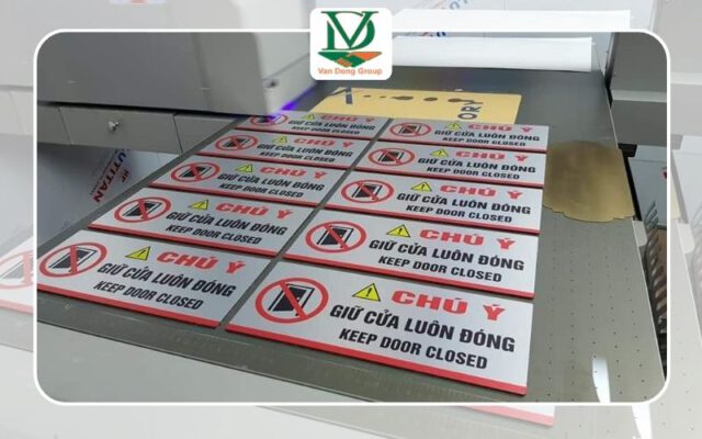 So sánh In UV trên Mica với Các Chất liệu Khác