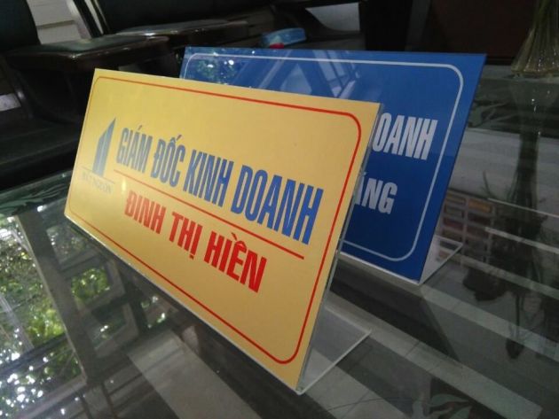 Bảng mica chức danh